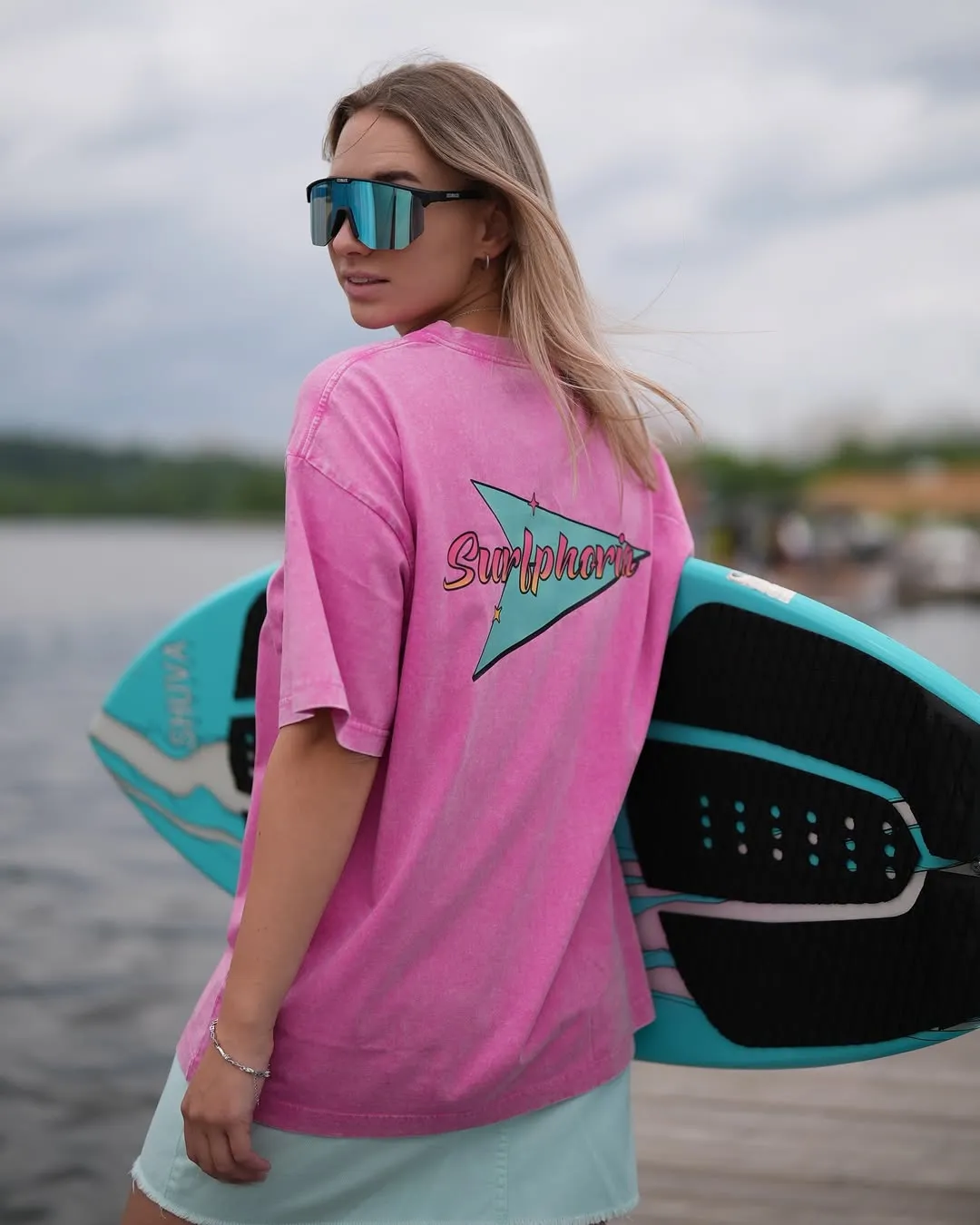 Футболка с DTF-печатью для серф-бренда Surfphoria — принт на acid-wash футболке, Москва