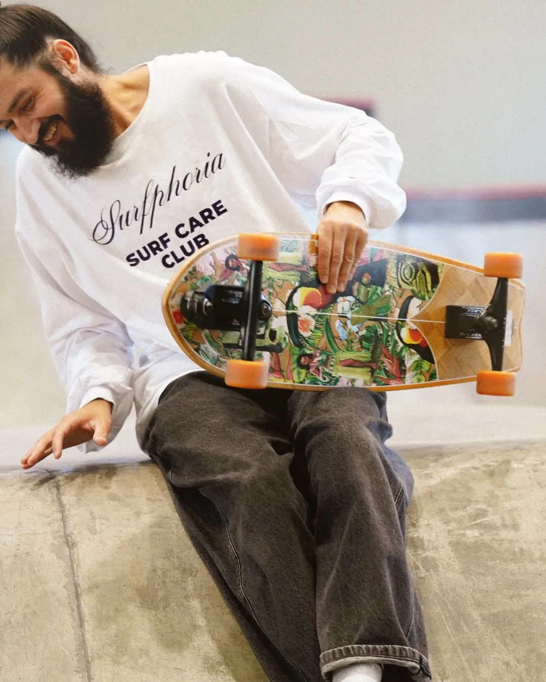 Кастомная роспись скейт-деки и лонгслив с принтом — мерч и аксессуары Surfphoria, Москва