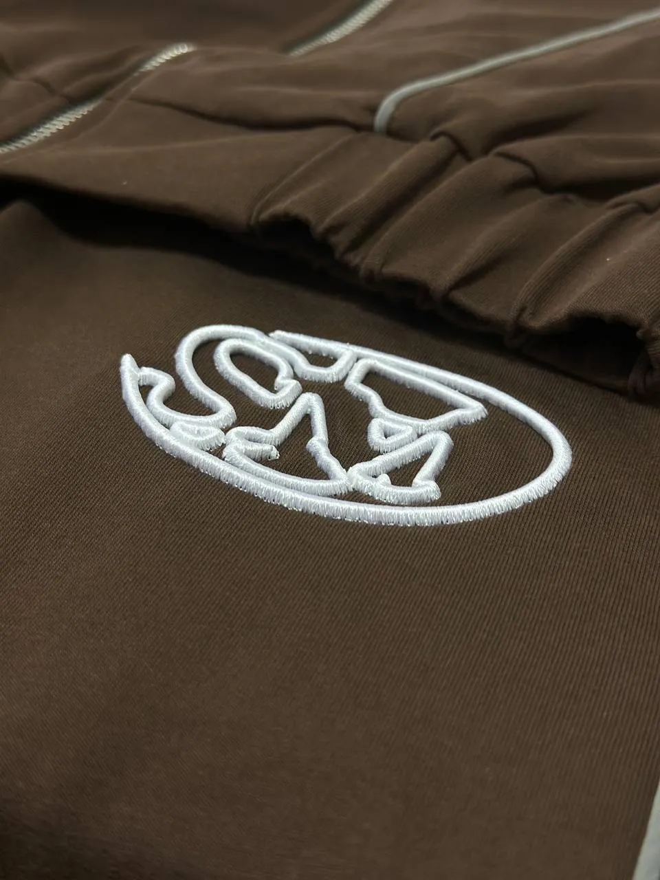 Логотип на худи